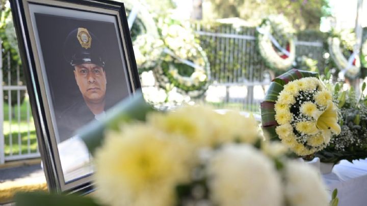 Rinden homenaje a policía caído por balacera contra ladrones de casas en el Pedregal