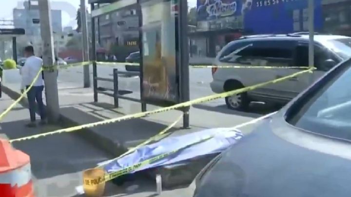 Muere una persona tras desplomarse afuera del Metro Zapata