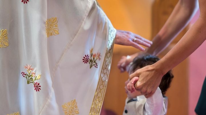 Sacerdote ofrece protección y apoyo a 26 niños ante la deportación de sus padres