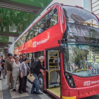 CDMX permitirá a turistas usar tarjetas de crédito y débito en Metro y Metrobús