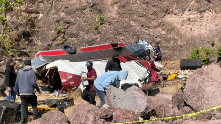 Muere vocalista de los Tremendos de Bravo; su camión cayó a un barranco