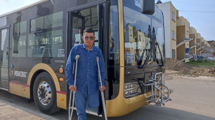 “Creí que nunca volvería a manejar”: José Luis, chofer con discapacidad de un camión Ulúa en el puerto de Veracruz