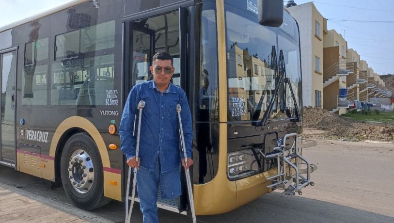 “Creí que nunca volvería a manejar”: José, chofer con discapacidad de un camión Ulúa en Veracruz