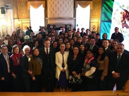 Sheinbaum pide buen trato a mexicanos radicados en EU