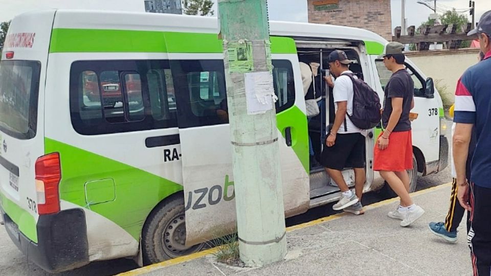 Hay reportes de vehículos del Tuzobús que despiden humo negro