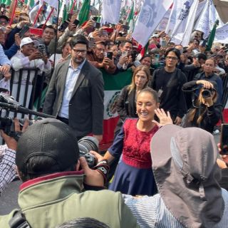 “Que nadie se equivoque, los jóvenes están con la 4T”: Sheinbaum ante miles en el Zócalo