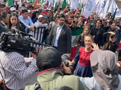 “Que nadie se equivoque, los jóvenes están con la 4T”: Sheinbaum ante miles en el Zócalo