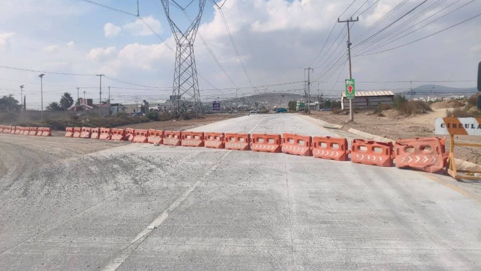 A lo largo del bulevar Las Torres hay señales que indican una obra en progreso