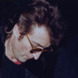 A 45 años sin John Lennon: películas y series que retratan su asesinato