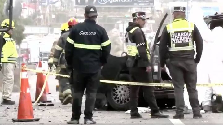 Camioneta invade carril y provoca fatal choque en la Texcoco-Lechería; hay 2 personas muertas