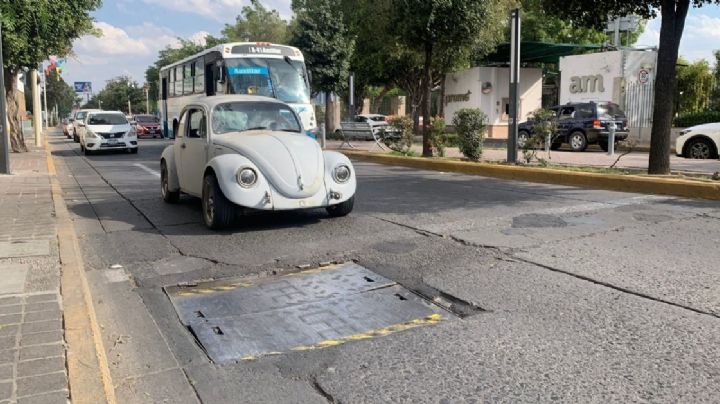 ¡Cuidado! Peligroso registro de la CFE pone en riesgo el tránsito en Calzada de los Héroes