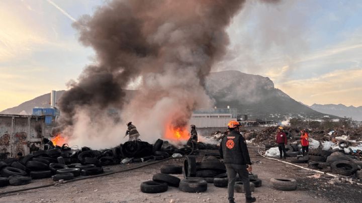 Incendio en tiradero de Escobedo moviliza a cuerpos de emergencia
