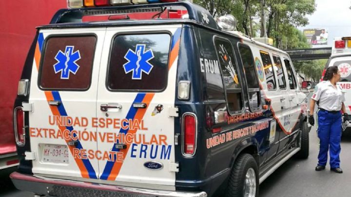 Fuerte choque entre auto particular y camión de carga afecta avenida Revolución