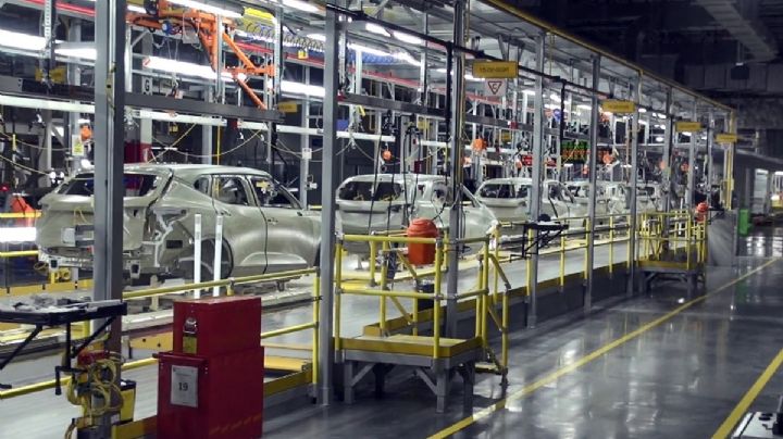 GM recorta producción de autos eléctricos tras fin de incentivos fiscales en EU