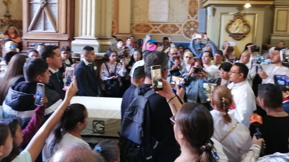 Reciben el féretro de Mateo en Catedral.