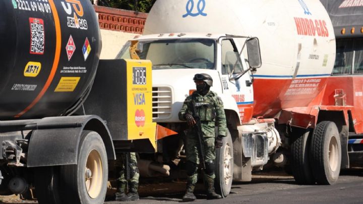 Golpe al huachigas en Puebla: decomisan 12 pipas y detienen a tres personas