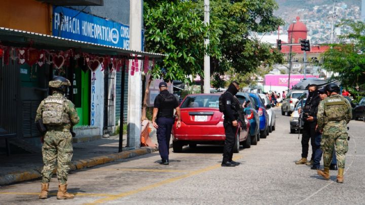 Balean a sitio de taxis colectivos en plena Costera de Acapulco