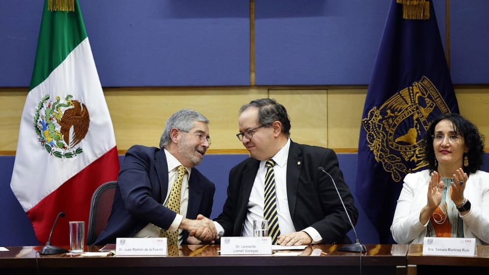 El canciller Juan ramón de la Fuente y el rector , Leonardo Lomelí