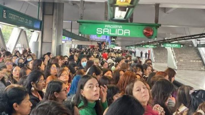 Metro CDMX Línea 8: "Servicio congelado", usuarios esperan hasta 40 minutos para abordar