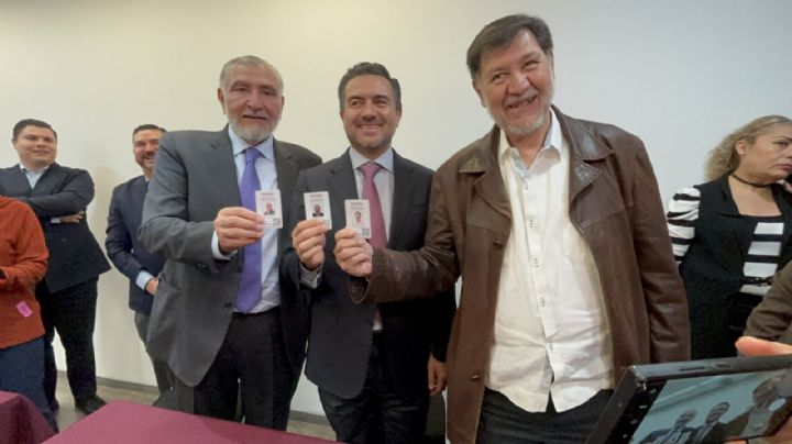 Miguel Ángel Yunes Márquez ya es de Morena; así presumió su credencial