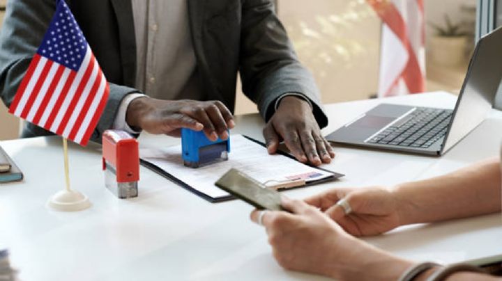 Trump va por migrantes que entraron a EU por libertad condicional o reunificación familiar