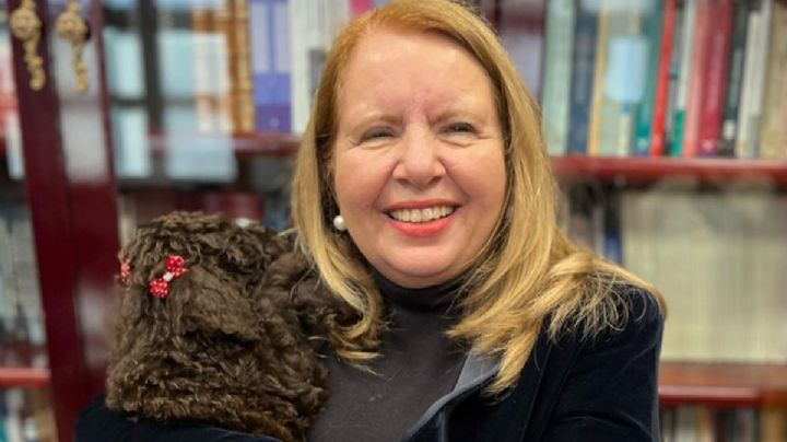 Ministra Loretta Ortiz llama a adoptar mascotas y presume a "Laika"