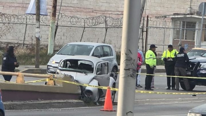 Muere mujer al chocar vocho en bulevar Felipe Ángeles; así ocurrio el accidente
