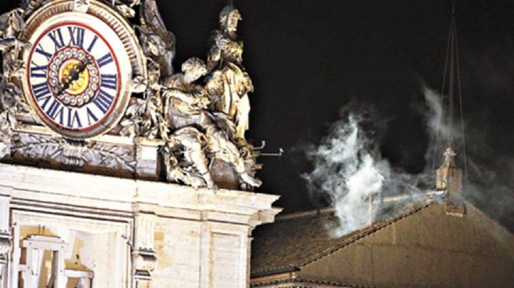 El misterio del humo en El Vaticano: blanco y negro en la elección del Papa