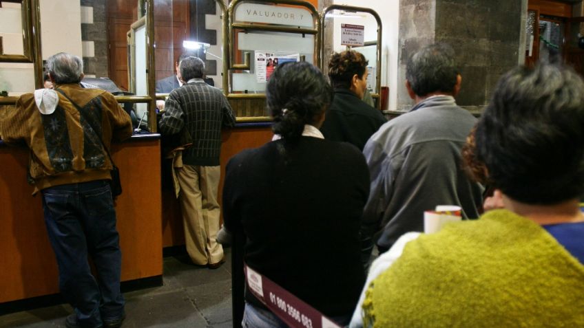 Papás recurren al empeño para costear el regreso a clases