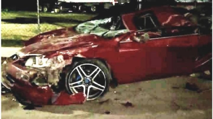 Le fallan las maniobras a ladrón de tráiler, aplasta un auto en pleno centro de Tizayuca