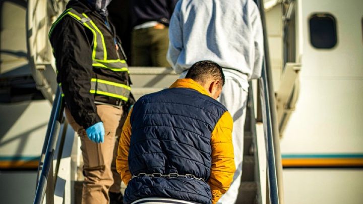 EU manda a mexicanos deportados hasta la frontera con Guatemala