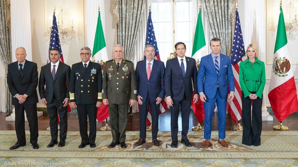 En la foto Omar García Harfuch (Seguridad), Ricardo Trevilla (Sedena), Raymundo Pedro Morales (Marina), Juan Ramón de la Fuente (SRE), Marco Rubio (secretario de Estado EU), Pete Hegseth (Defensa) y Pam Bondi (fiscal de EU)