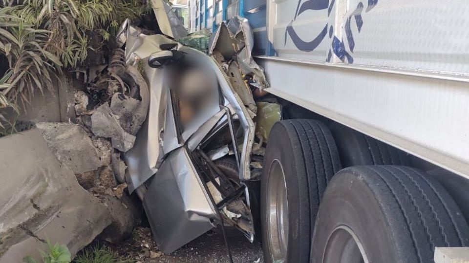 Cierran Periférico Norte por fuerte accidente automovilístico