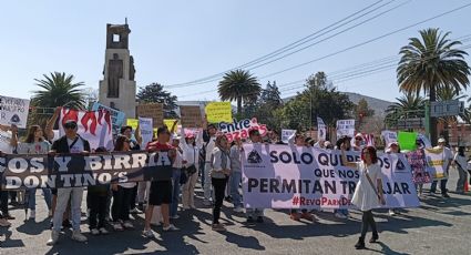 Emprendedores responden con marchan por cierre de bazar en Pachuca