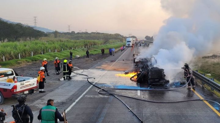Se incendia tráiler en la autopista Córdoba - Orizaba hoy 1 de marzo