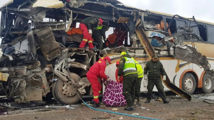 Tragedia en Bolivia: Al menos 37 muertos tras choque de autobuses