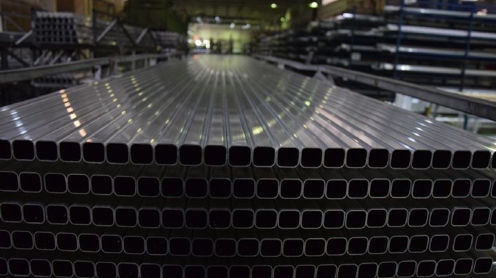 EU abre la puerta a bajar aranceles a 25% para el acero y aluminio del TMEC, pero pone condiciones