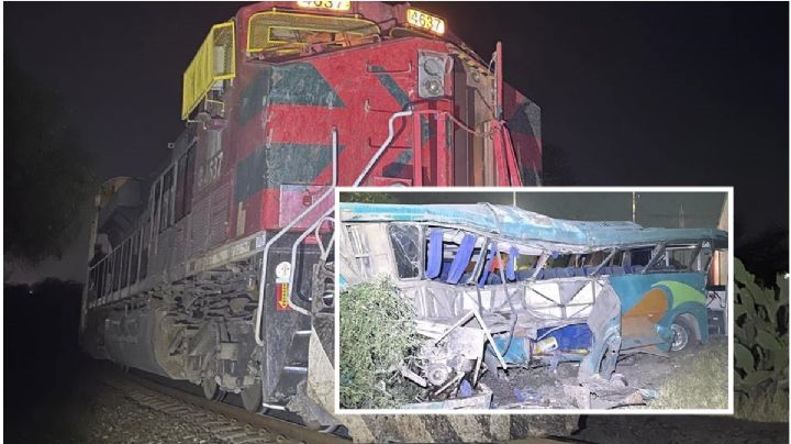 Tren embiste a autobús de pasajeros en Atitalaquia; lo arrastra varios metros | VIDEO