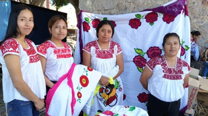 Artesanas de Huazalingo, con cada puntada mantienen viva una tradición