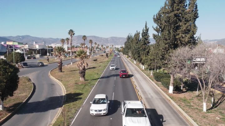 Así avanza el estacionamiento que se hace a mitad del bulevar Felipe Ángeles de Pachuca; en esta fecha abrirá