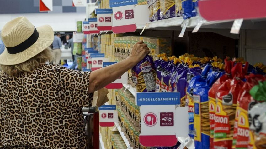 Préstamos y tarjetas disparan 9.9% el crédito al consumo en México durante julio 2025