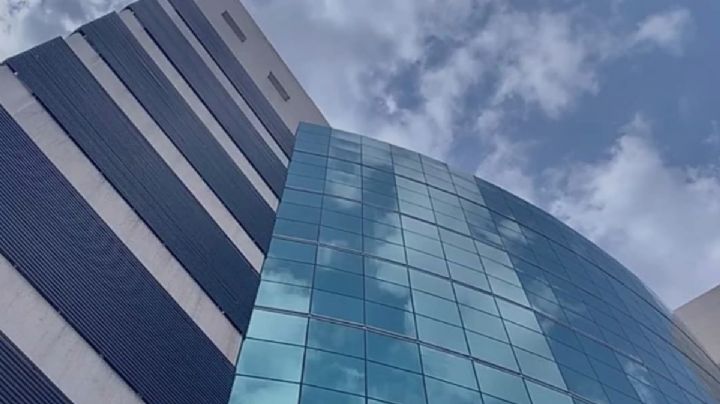 Trabajador muere al caer del séptimo piso de las Torres de Plata en Pachuca