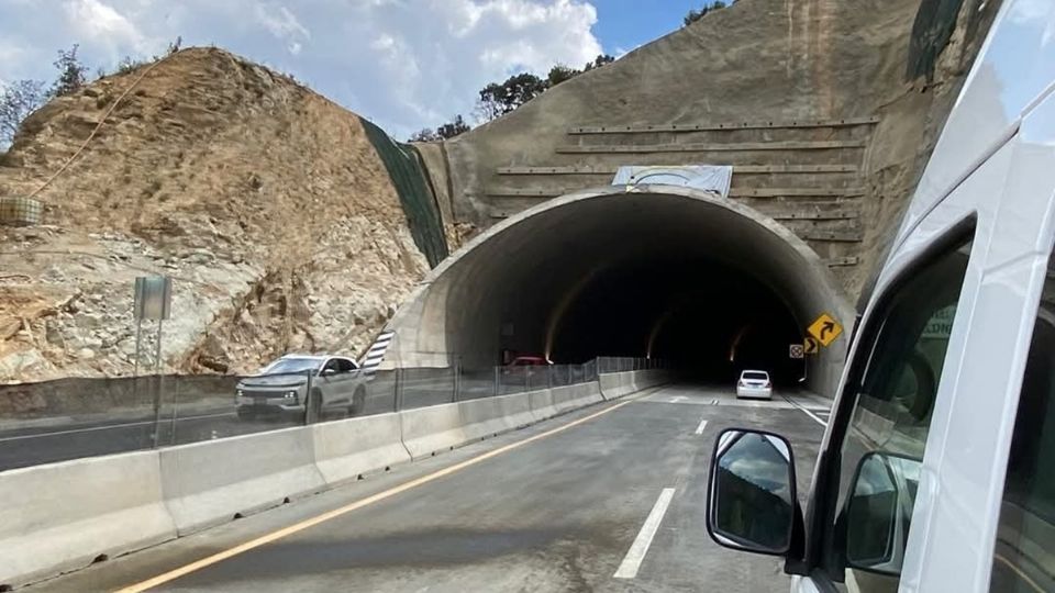 Los rebases deben hacerse solo en rayas punteadas