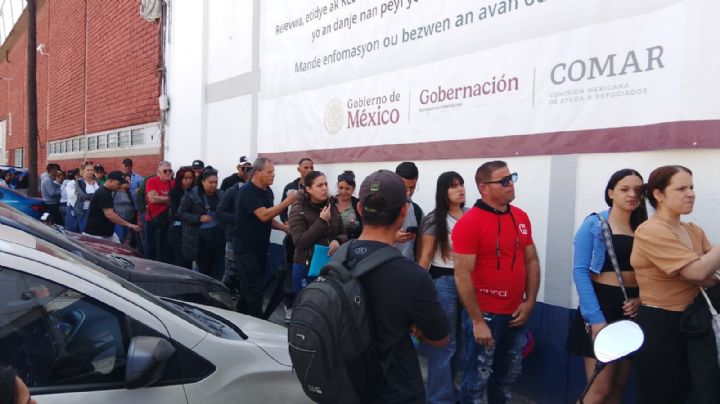 “Cobran hasta 1,000 pesos”: Coyotes estafan a migrantes con fichas falsas en COMAR Naucalpan