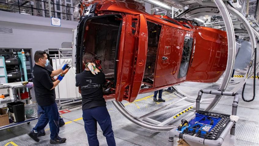 Canadá suspende mandato para fabricación de vehículos eléctricos