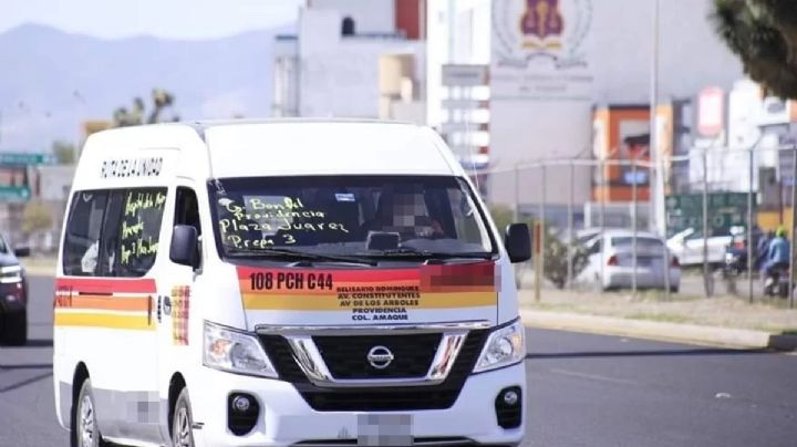Choferes de combis en Pachuca agreden a conductor y dañan su vehículo; Semot responde