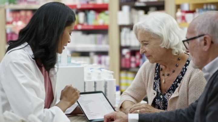Bodega Aurrera y Walmart deja fuera a adultos mayores con tarjeta INAPAM