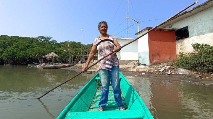 Pescadora en El Canal de Alvarado, oficio por falta de oportunidades que adoptó Libia Coello