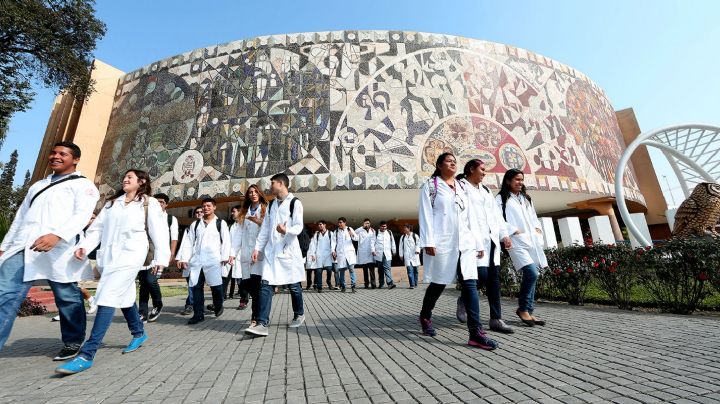 ¿Accidente, empujón o intento de suicidio? Alumno cae de segundo piso en la UANL