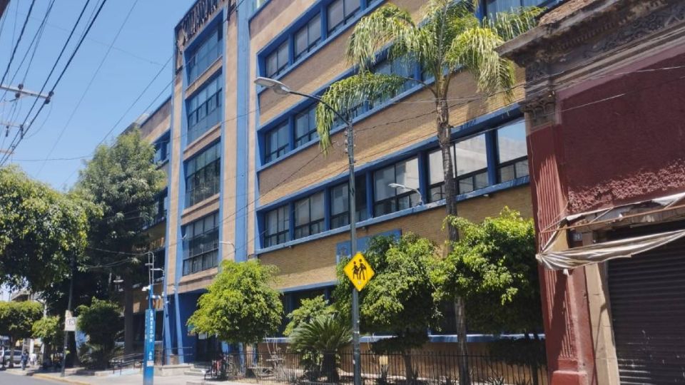 La Preparatoria Oficial de León sufrió un incendio el pasado 11 de noviembre que inició en el auditorio y se extendió a varios salones de la parte alta del inmueble.